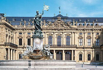 Bild: Fassade der Residenz mit Frankoniabrunnen