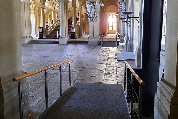 Bild: Rampe im Vestibül in der Residenz